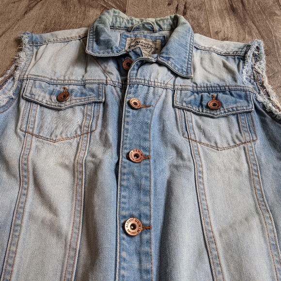 Vintage Style Denim Vest - Picture 2 of 5